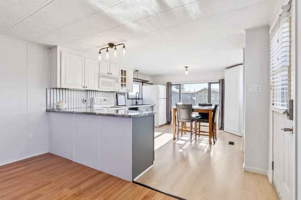 Picture for 364, 6220 17 Avenue SE