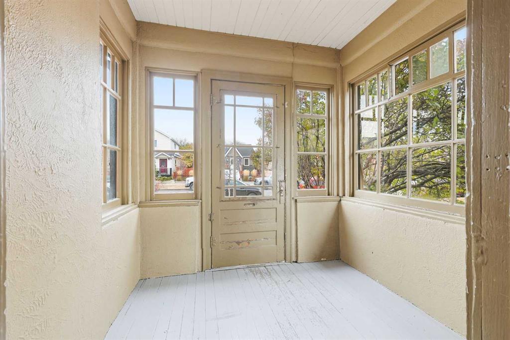 Picture for 216 9 Street NE