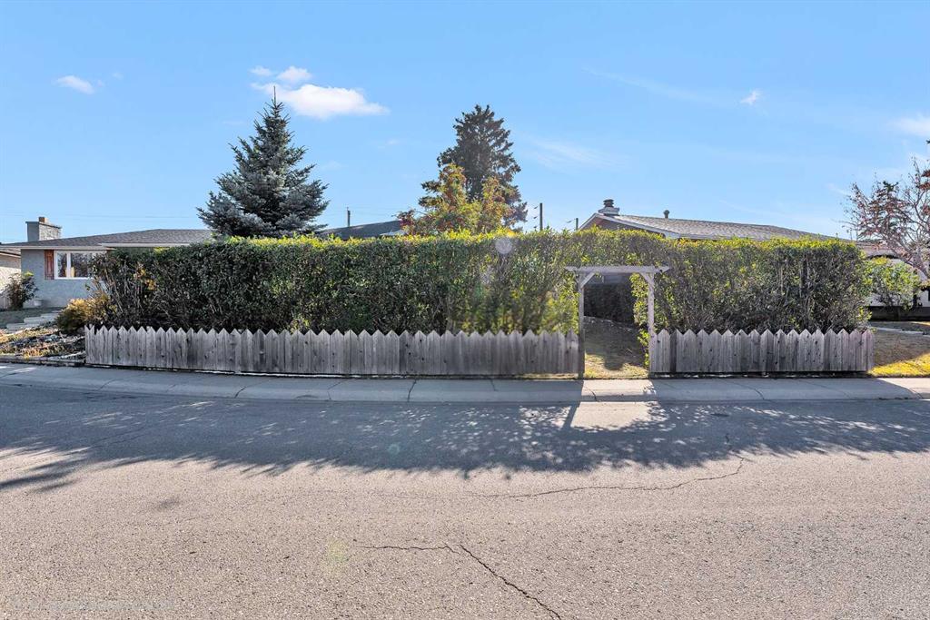 Picture for 212 Dovercrest Place SE