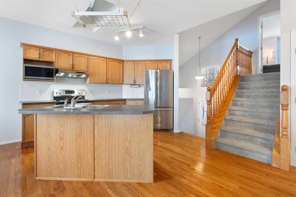 Picture for 46 Bridleridge Way SW