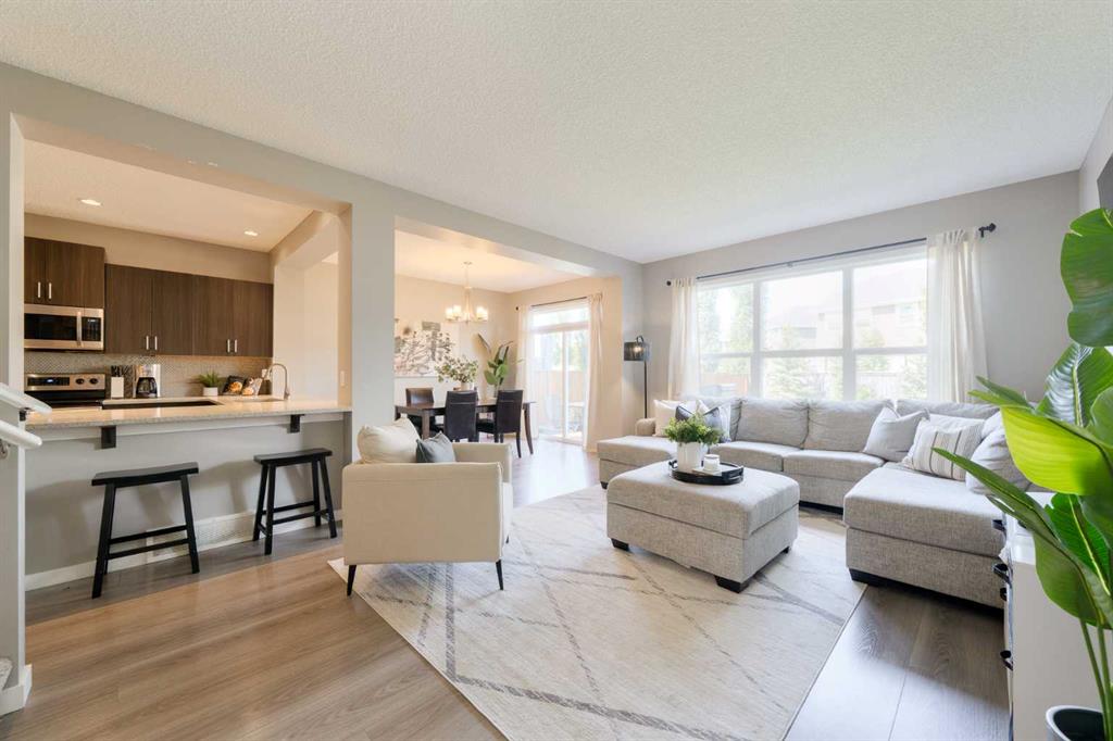 Picture for 271 River Heights Crescent 