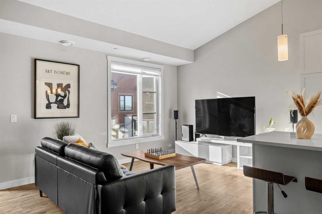 Picture for 124 Livingston Common NE