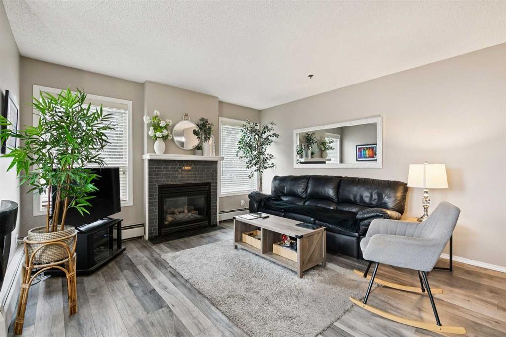 Picture for 104, 7 Harvest Gold Manor NE