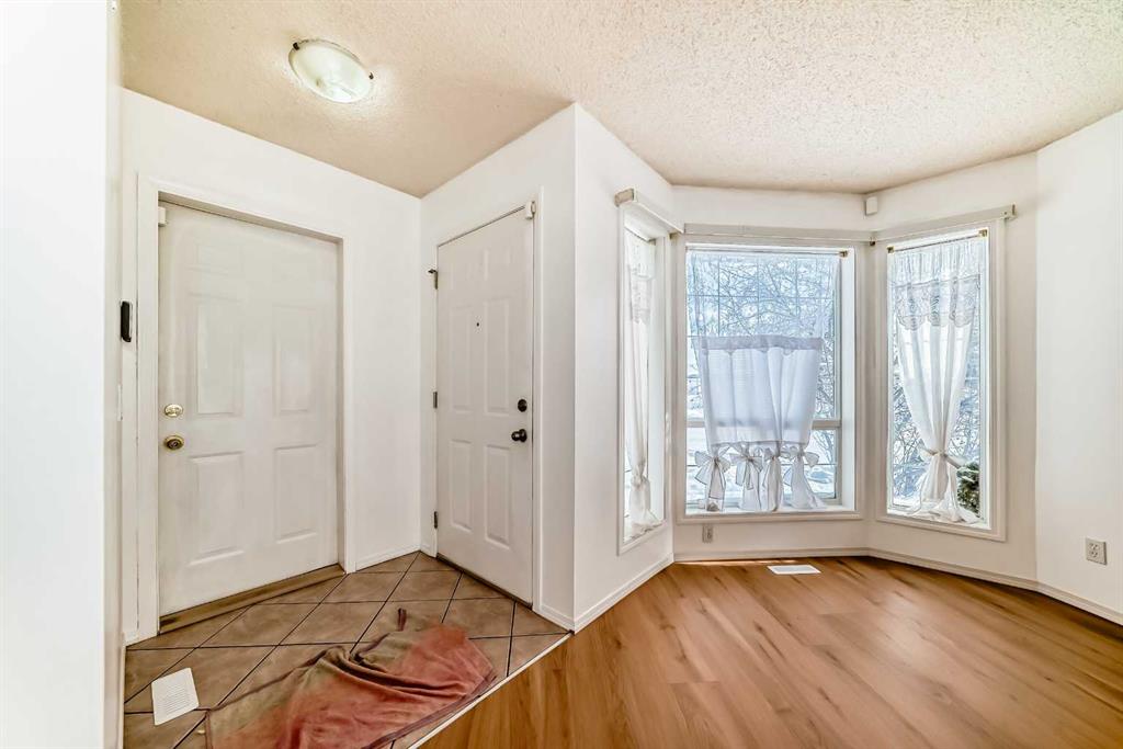 Picture for 302 Applewood Drive SE