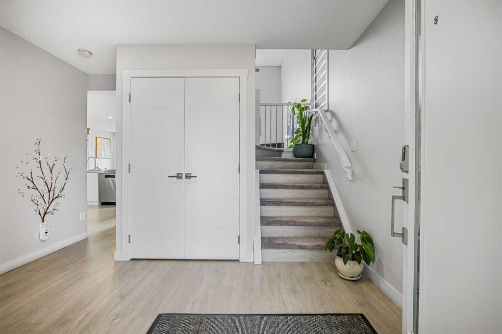 Picture for 31 Saddleback Way NE