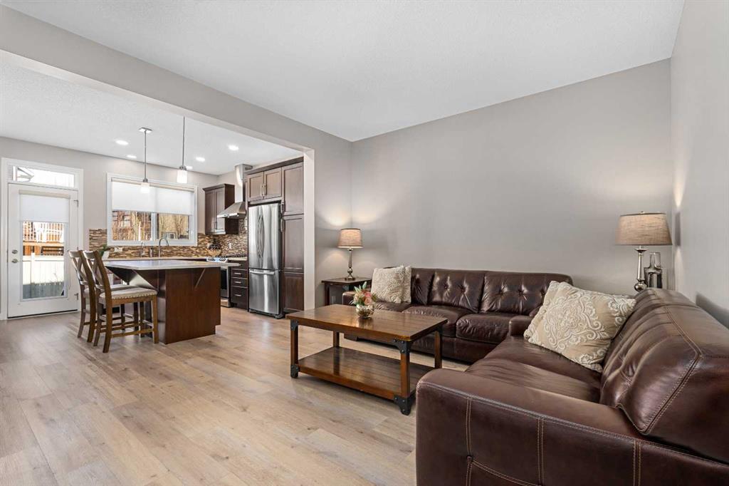 Picture for 58 Kingfisher Crescent SE