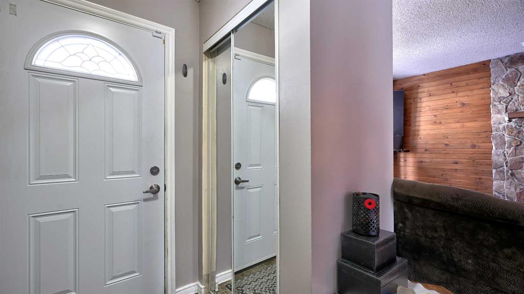 Picture for 35 Riverbirch Road SE