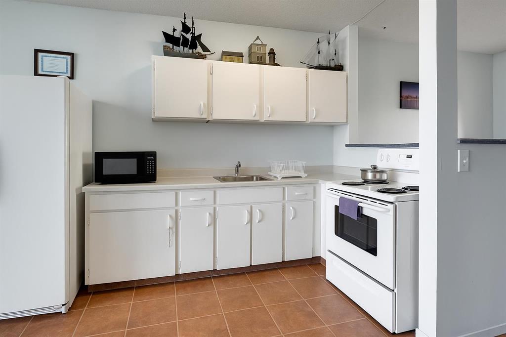 Picture for 2, 459 Huntsville Crescent NW