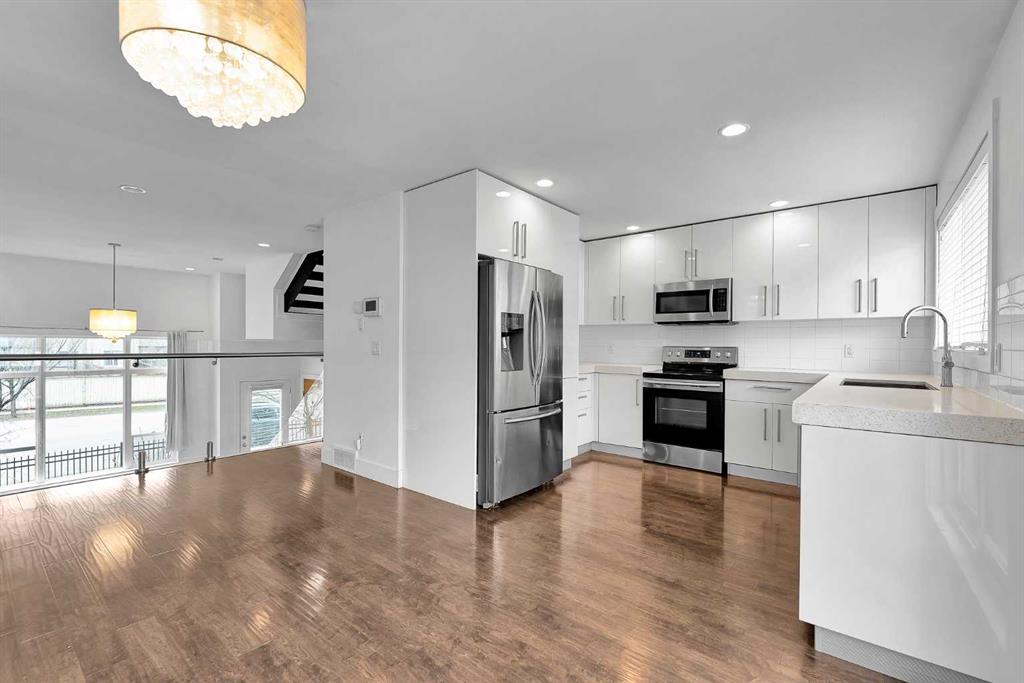 Picture for 202, 1530 bayside Avenue SW