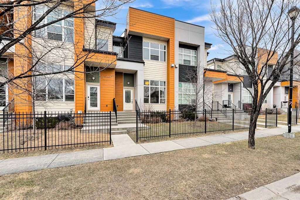 Picture for 202, 1530 bayside Avenue SW