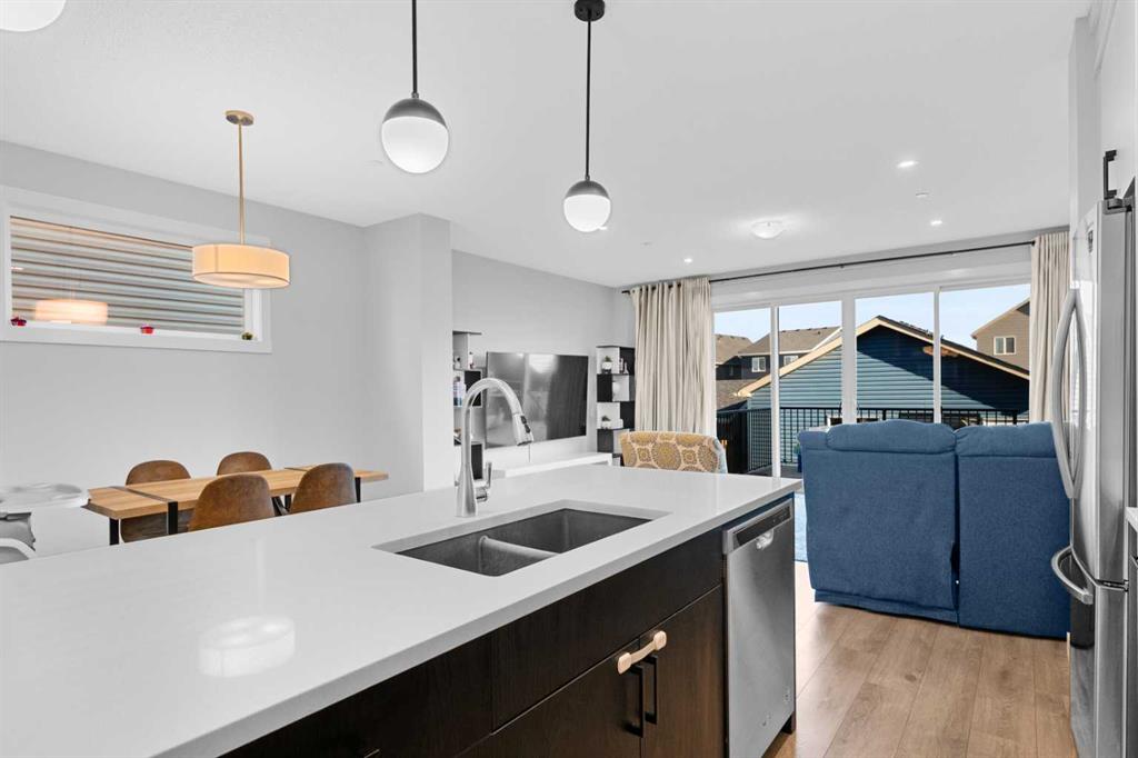 Picture for 571 Livingston Way NE