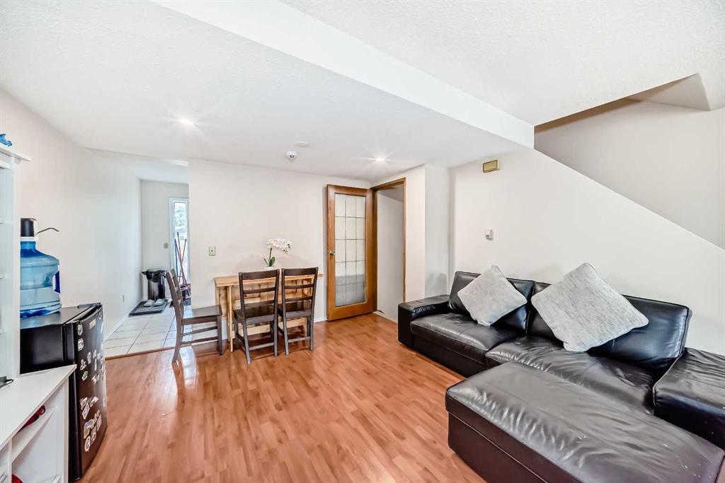 Picture for 110 Edgeburn Crescent NW