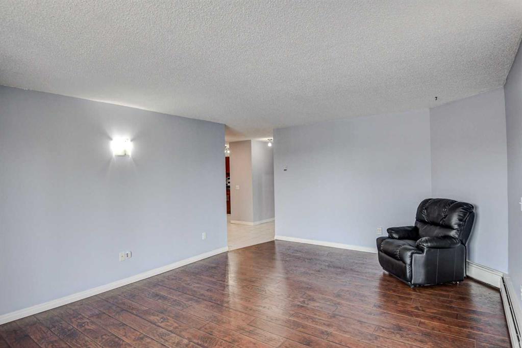 Picture for 204, 1900 25A Street SW