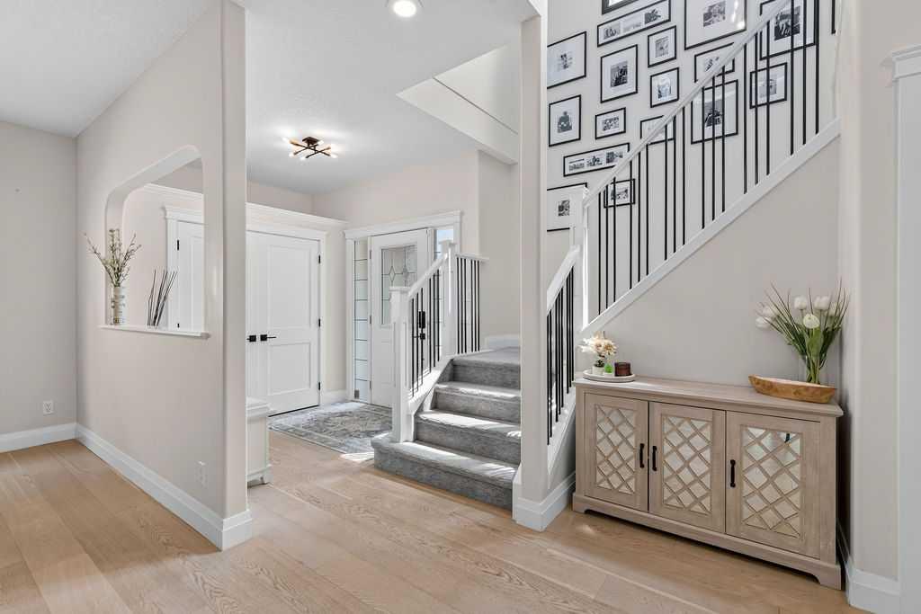 Picture for 214 Cranleigh View SE