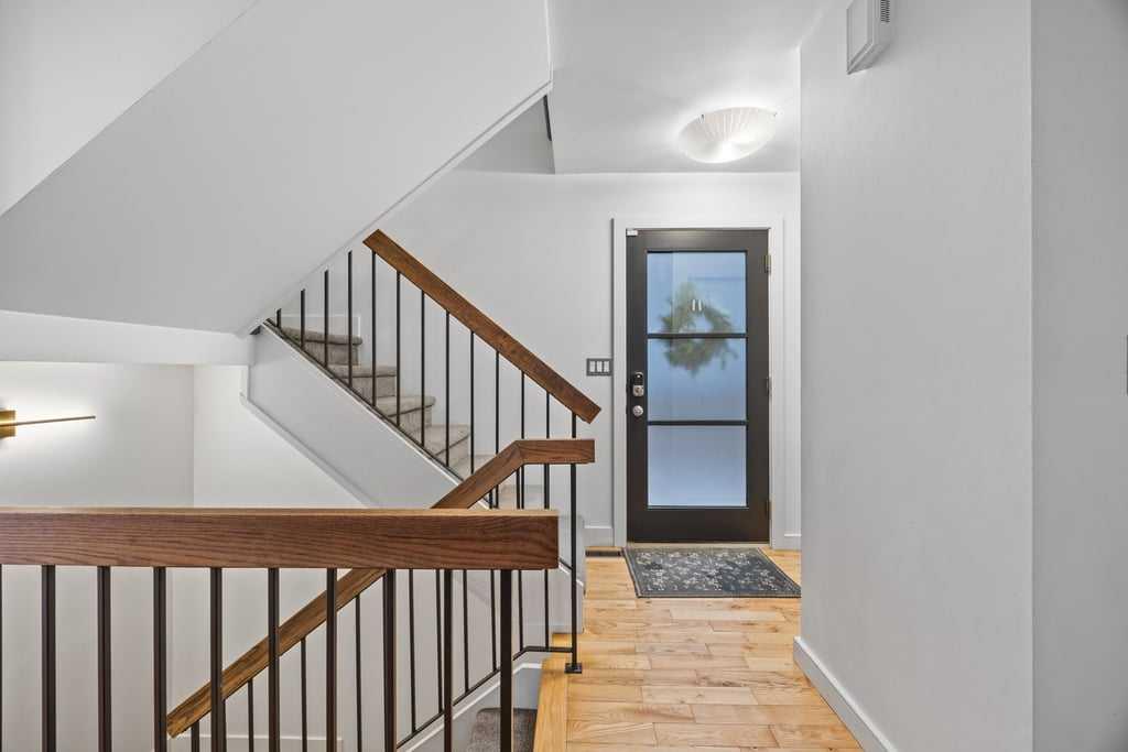 Picture for 2603 33 Street SW