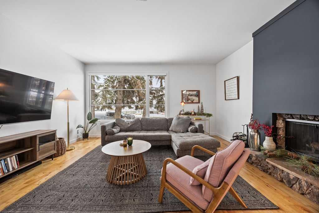 Picture for 2603 33 Street SW