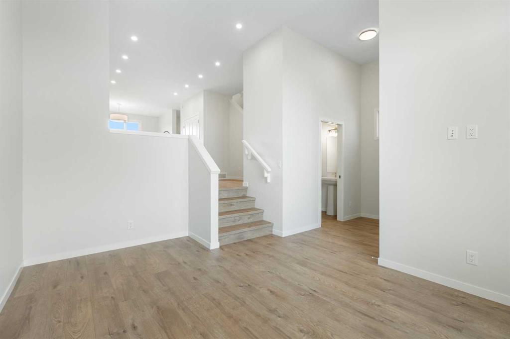 Picture for 688 Buffaloberry Manor SE