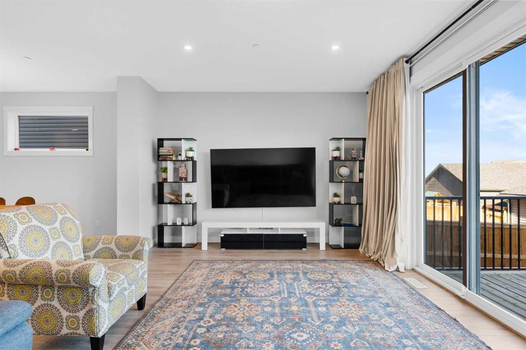 Picture for 571 Livingston Way NE