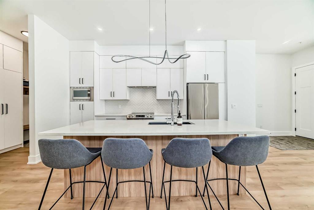 Picture for 3, 3512 15 Street SW