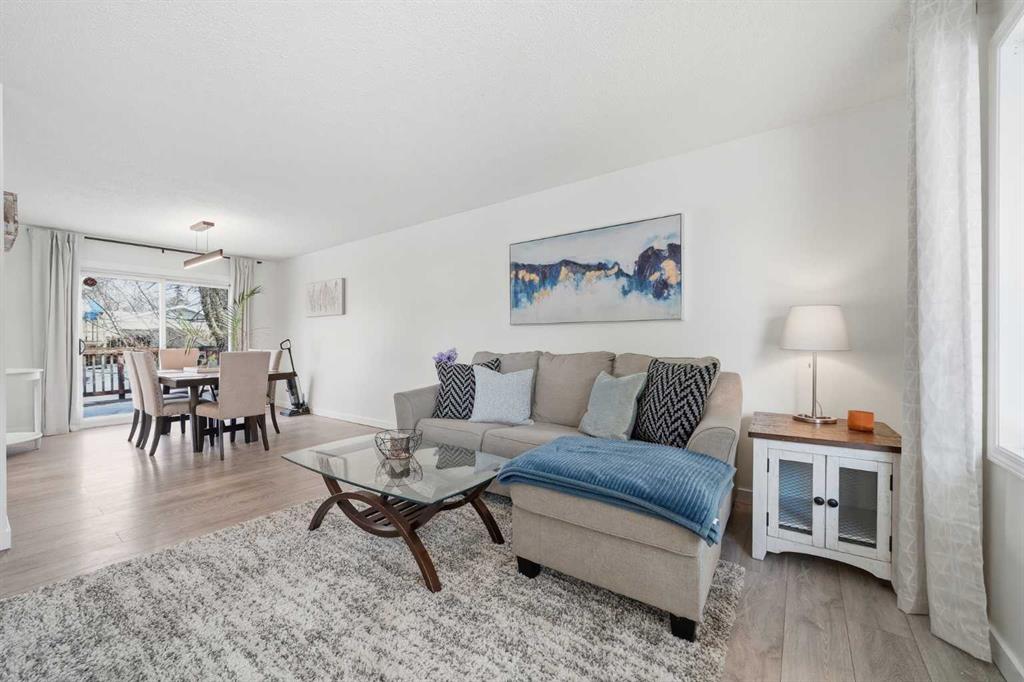 Picture for 67 Lake Sylvan Close SE