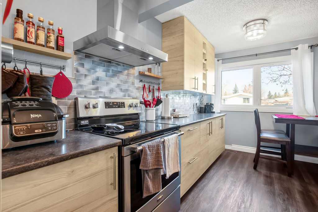 Picture for 4, 51 Big Hill Way SE