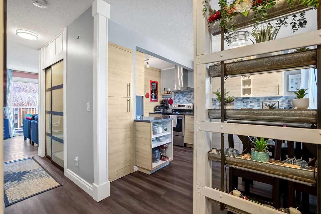 Picture for 4, 51 Big Hill Way SE