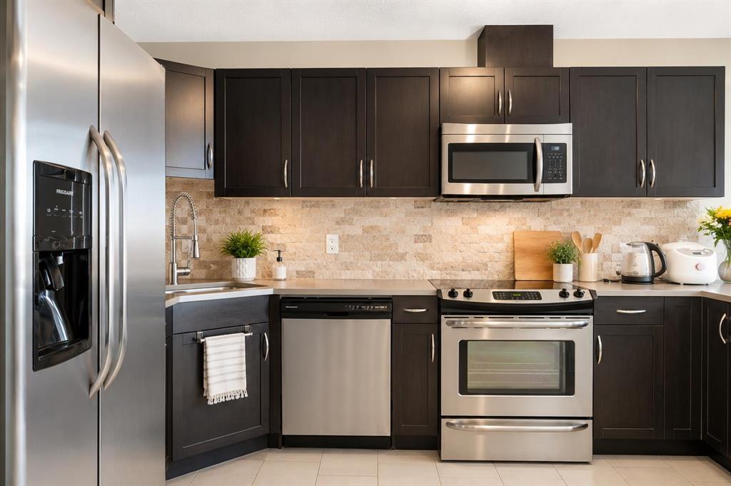 Picture for 806, 1320 1 Street SE