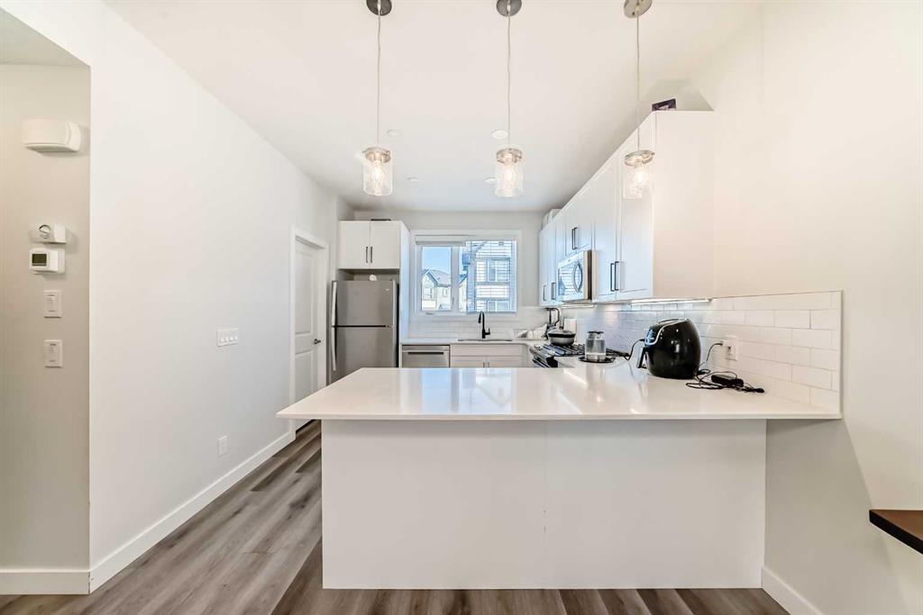 Picture for 30 Evanscrest Park NW