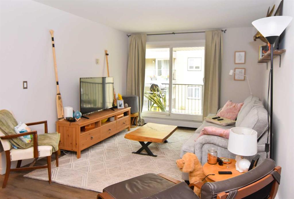Picture for 201, 40 Glenbrook Crescent 