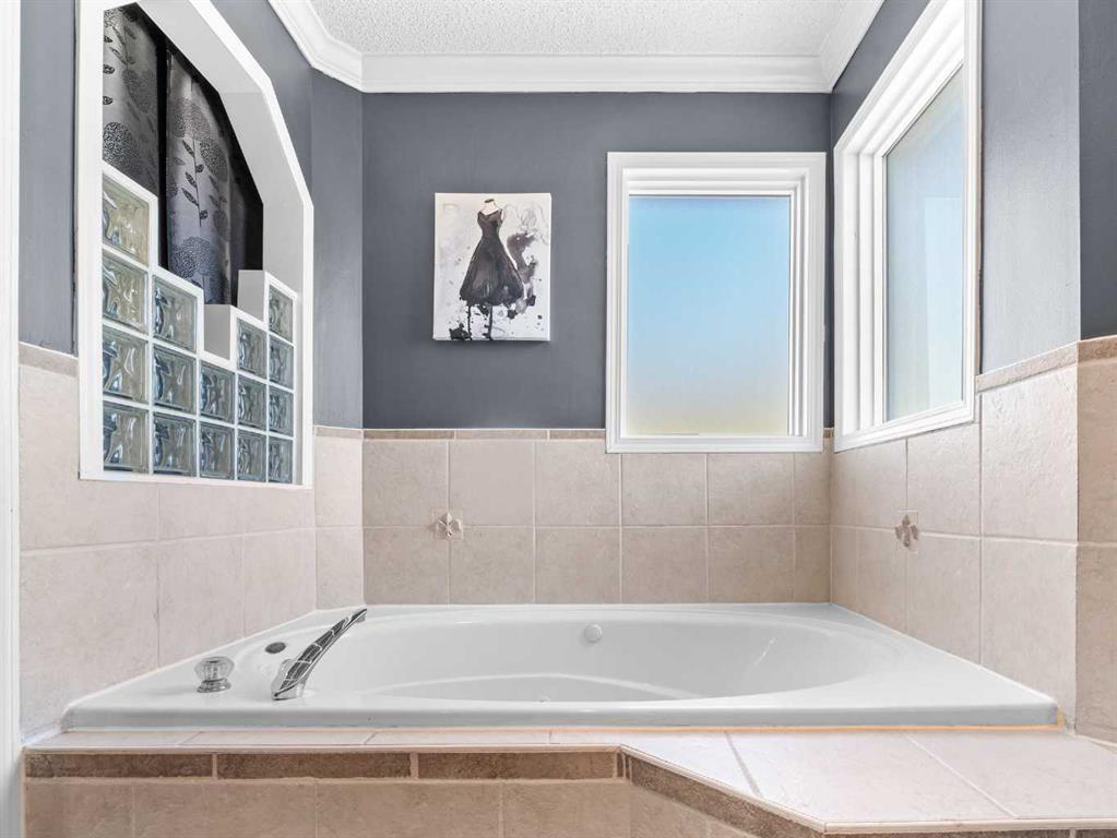 Picture for 9995 Scurfield Drive NW https://www.cirrealty.ca/reb/creb/26/A2266526_21.jpg