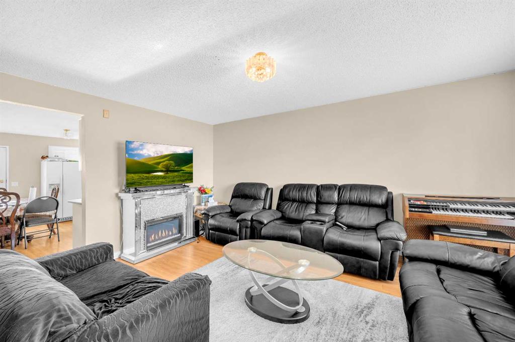 Picture for 120 Castlebrook Rise NE
