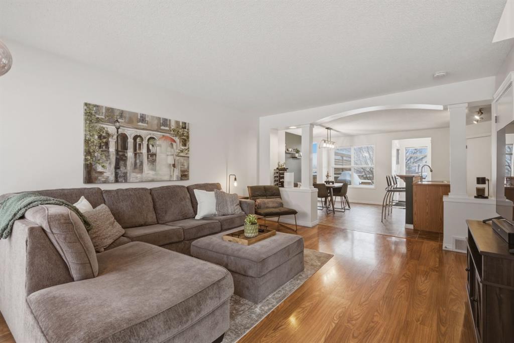 Picture for 59 Prestwick Bay SE