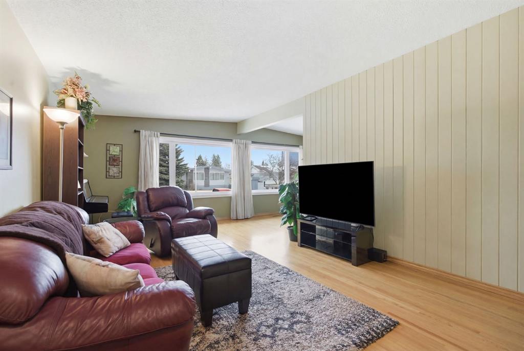 Picture for 623 104 Avenue SW