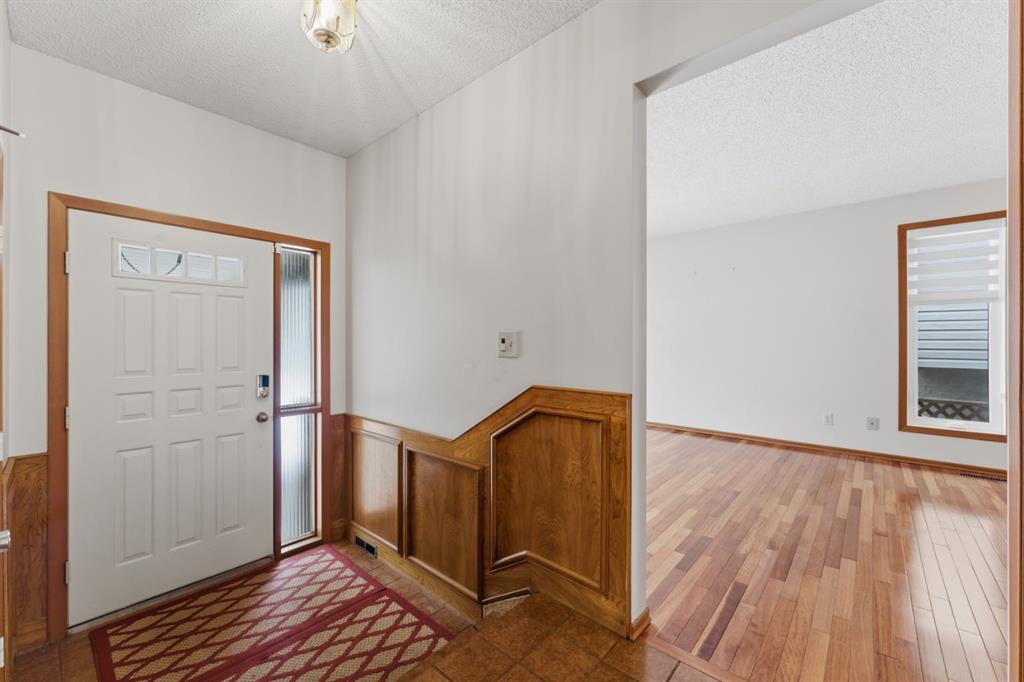 Picture for 28 Woodstock Way SW