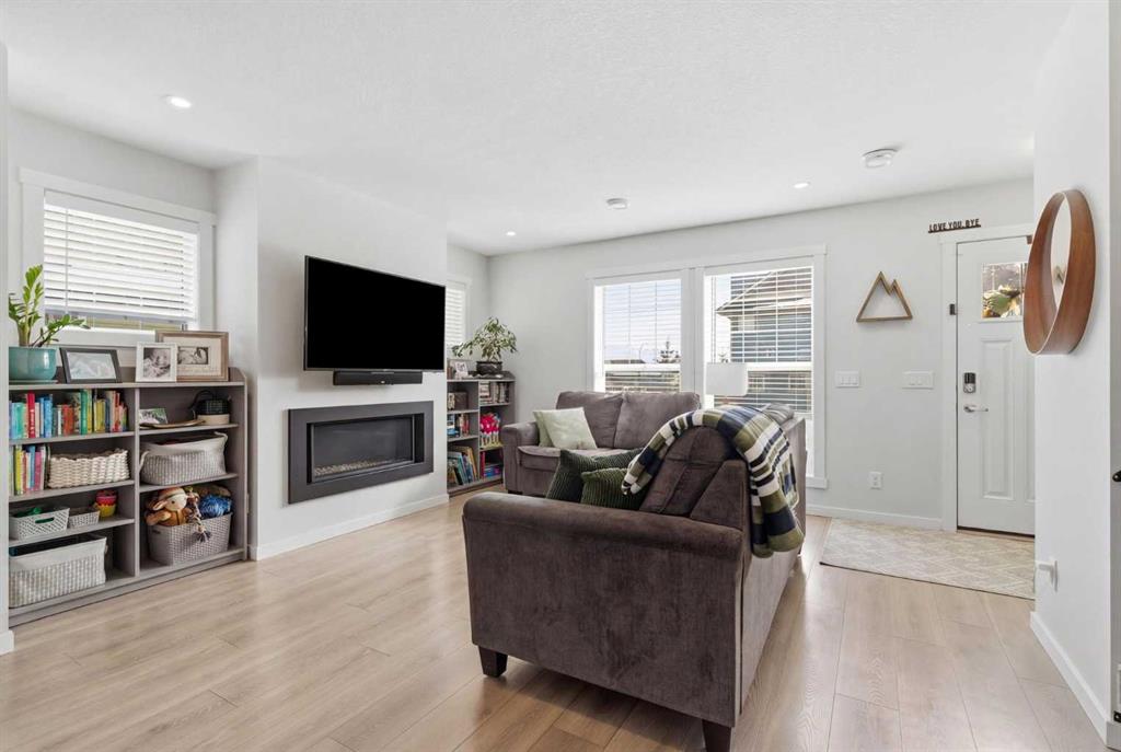 Picture for 479 Cranbrook Square SE