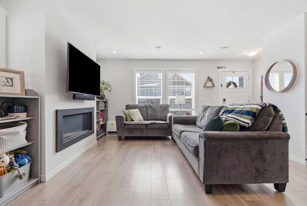 Picture for 479 Cranbrook Square SE