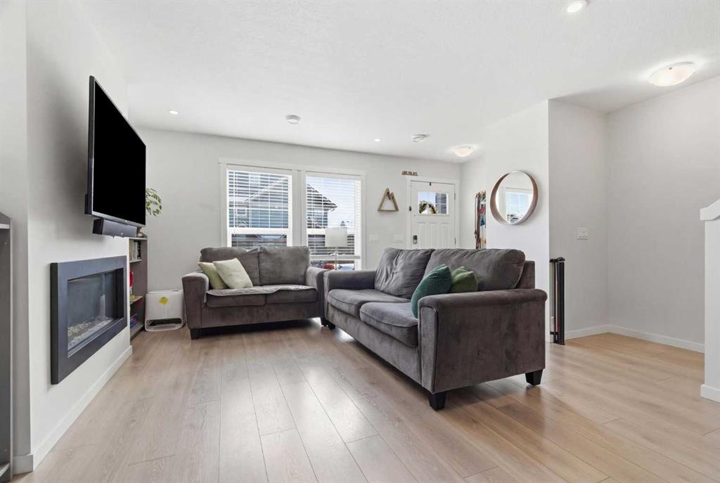 Picture for 479 Cranbrook Square SE