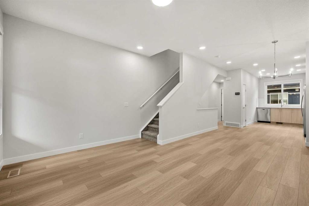 Picture for 124, 285 Chelsea Court 