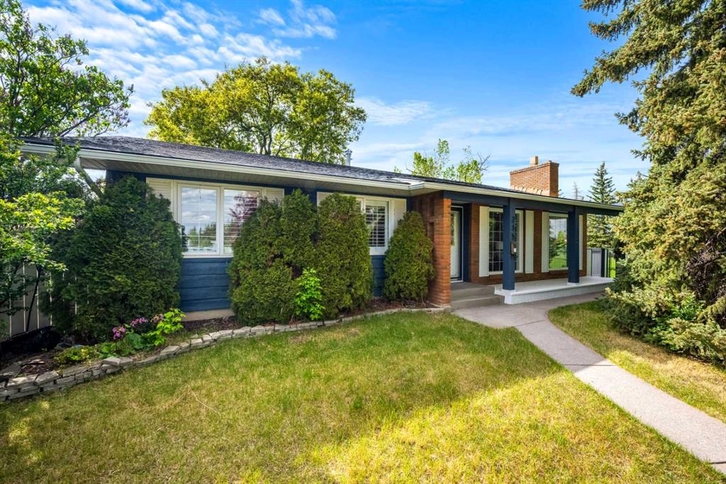 Picture for 235 Lake Rosen Crescent SE