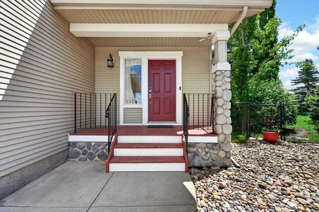 Picture for 18 Cougarstone Bay SW