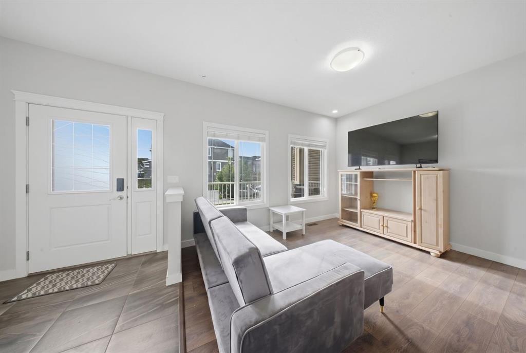 Picture for 30 Evanscrest Heights NW