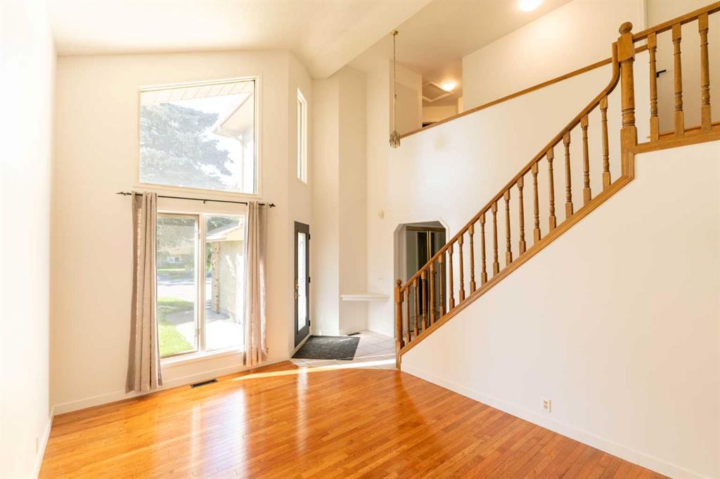 Picture for 33 Sundown Close SE