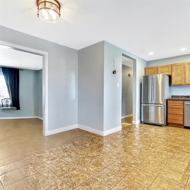 Picture for 70 Fairview Crescent SE