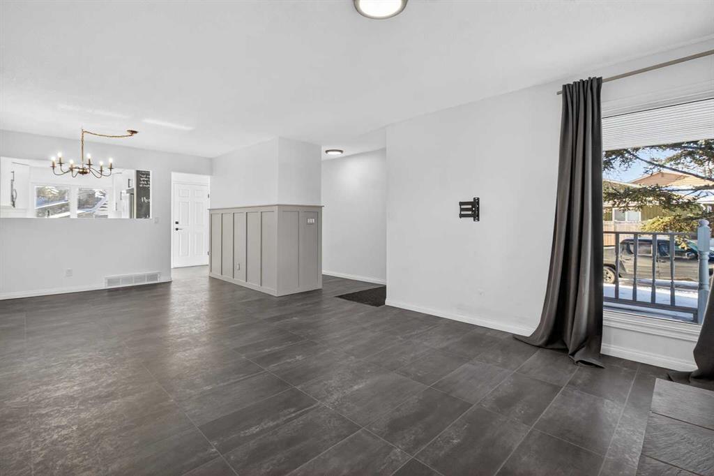 Picture for 33 Sunhurst Crescent SE