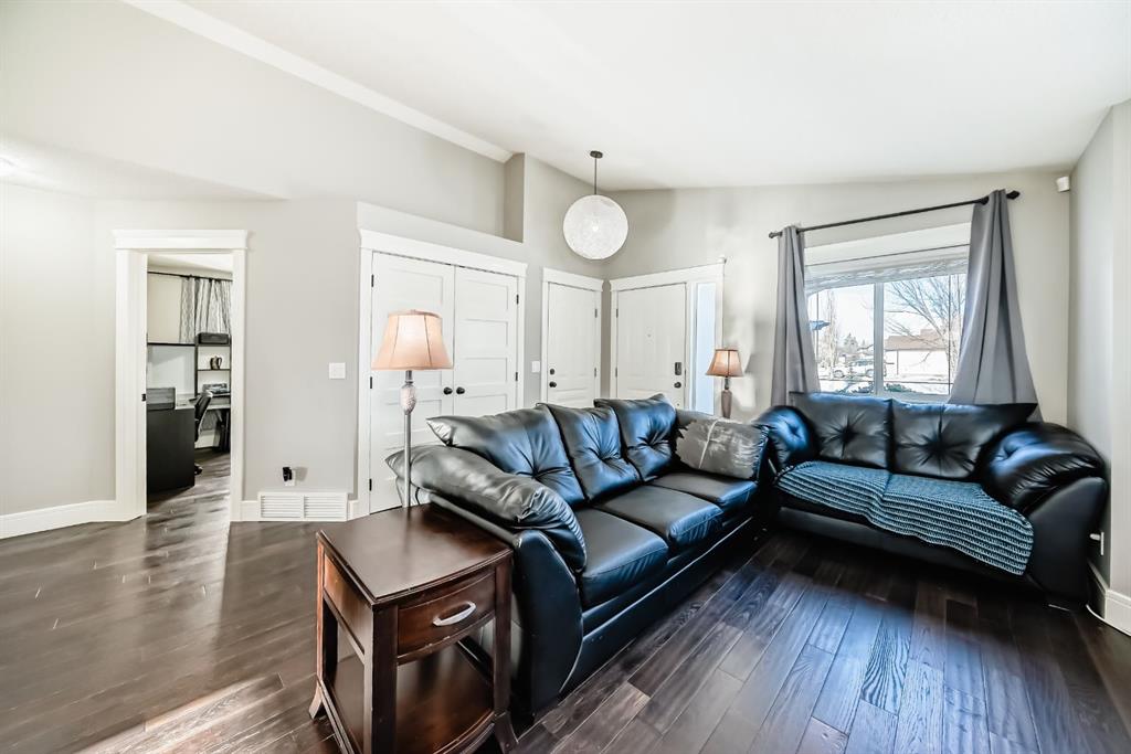 Picture for 11 Canoe Close SW