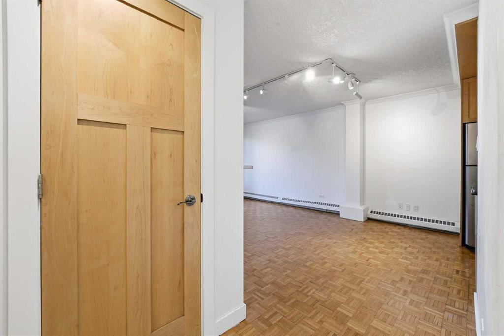 Picture for 202, 209 6 Avenue NE