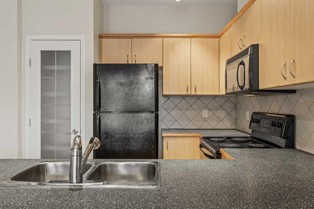 Picture for 206, 3651 Marda Link SW