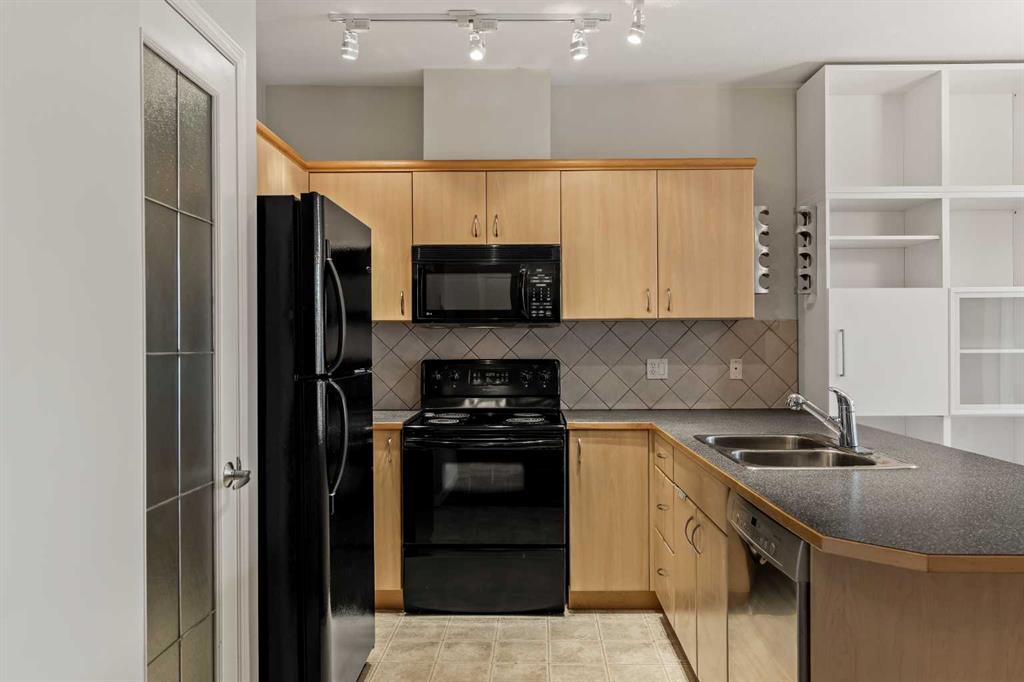 Picture for 206, 3651 Marda Link SW