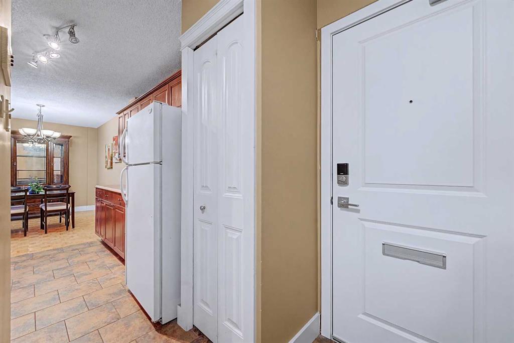 Picture for 356, 1620 8 Avenue NW