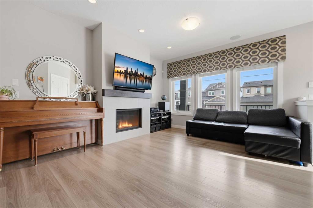 Picture for 8 Evanscrest Way NW